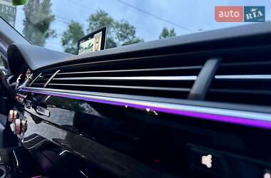 Позашляховик / Кросовер Audi Q7 2015 в 