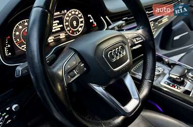 Позашляховик / Кросовер Audi Q7 2015 в 