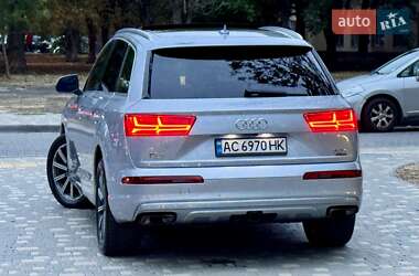 Позашляховик / Кросовер Audi Q7 2015 в 