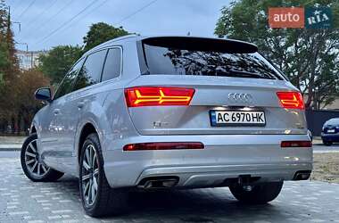 Позашляховик / Кросовер Audi Q7 2015 в 