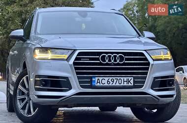 Позашляховик / Кросовер Audi Q7 2015 в 