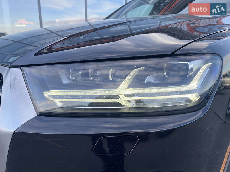 Внедорожник / Кроссовер Audi Q7 2017 в Ужгороде