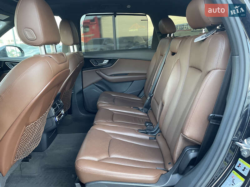 Внедорожник / Кроссовер Audi Q7 2017 в Ужгороде
