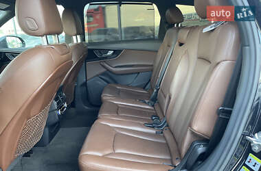 Позашляховик / Кросовер Audi Q7 2017 в 