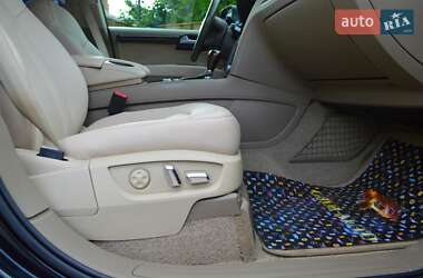 Внедорожник / Кроссовер Audi Q7 2010 в 