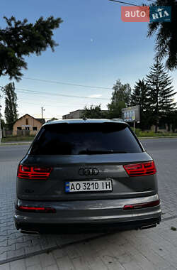 Внедорожник / Кроссовер Audi Q7 2017 в 