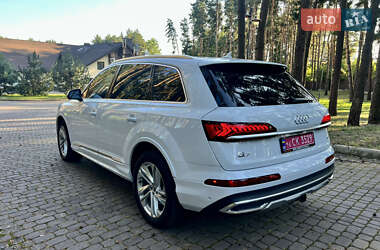 Позашляховик / Кросовер Audi Q7 2020 в 