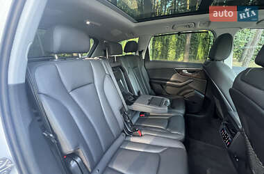 Позашляховик / Кросовер Audi Q7 2020 в 