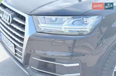 Внедорожник / Кроссовер Audi Q7 2017 в 