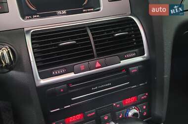 Позашляховик / Кросовер Audi Q7 2010 в 