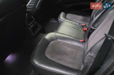 Позашляховик / Кросовер Audi Q7 2010 в 