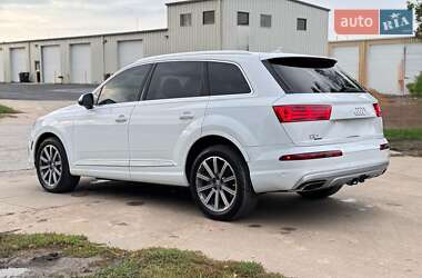 Позашляховик / Кросовер Audi Q7 2019 в 