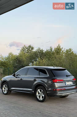 Внедорожник / Кроссовер Audi Q7 2020 в 