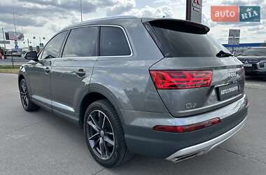 Внедорожник / Кроссовер Audi Q7 2016 в 