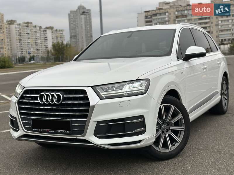 Позашляховик / Кросовер Audi Q7 2018 в 