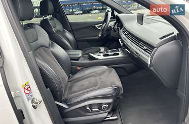 Позашляховик / Кросовер Audi Q7 2018 в 