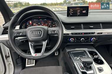 Позашляховик / Кросовер Audi Q7 2018 в 