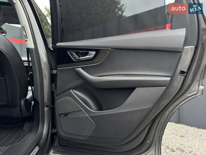 Позашляховик / Кросовер Audi Q7 2018 в Луцьку