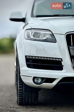 Позашляховик / Кросовер Audi Q7 2013 в 