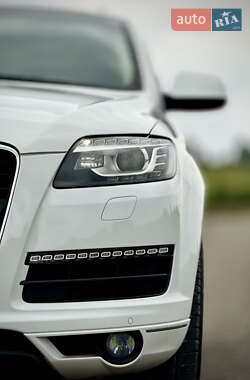 Позашляховик / Кросовер Audi Q7 2013 в 