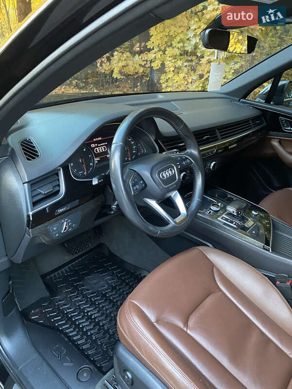 Позашляховик / Кросовер Audi Q7 2017 в Івано-Франківську
