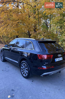 Внедорожник / Кроссовер Audi Q7 2017 в 