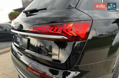 Позашляховик / Кросовер Audi Q7 2022 в 