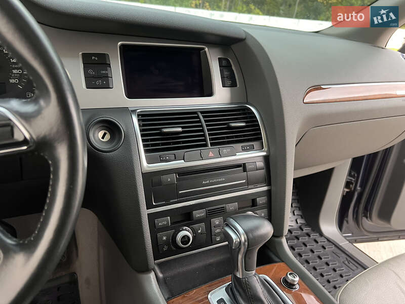 Позашляховик / Кросовер Audi Q7 2013 в Луцьку