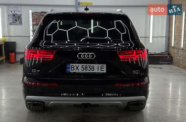 Позашляховик / Кросовер Audi Q7 2016 в 