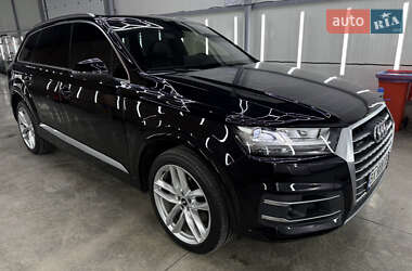 Позашляховик / Кросовер Audi Q7 2016 в 