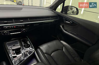 Позашляховик / Кросовер Audi Q7 2016 в 
