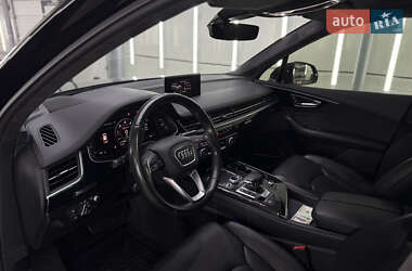 Позашляховик / Кросовер Audi Q7 2016 в 