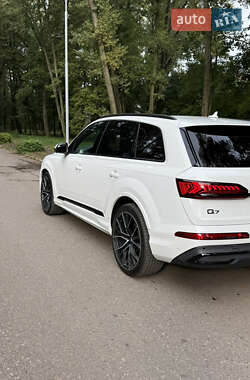 Позашляховик / Кросовер Audi Q7 2020 в 