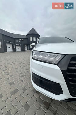 Позашляховик / Кросовер Audi Q7 2016 в 