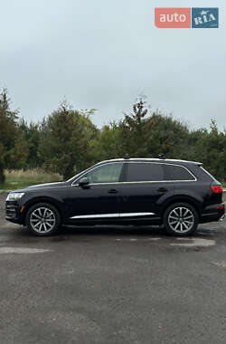 Внедорожник / Кроссовер Audi Q7 2017 в 