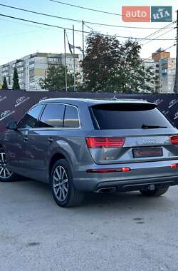 Позашляховик / Кросовер Audi Q7 2016 в 