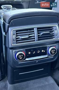Позашляховик / Кросовер Audi Q7 2016 в 