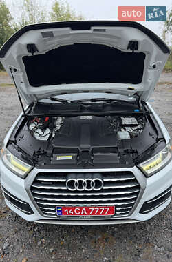 Позашляховик / Кросовер Audi Q7 2018 в 