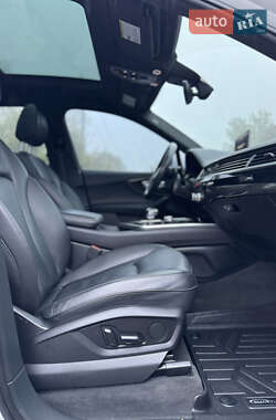 Позашляховик / Кросовер Audi Q7 2018 в 