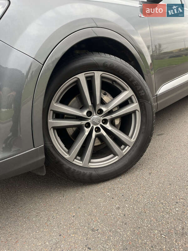 Внедорожник / Кроссовер Audi Q7 2015 в Киеве