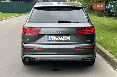 Позашляховик / Кросовер Audi Q7 2015 в 