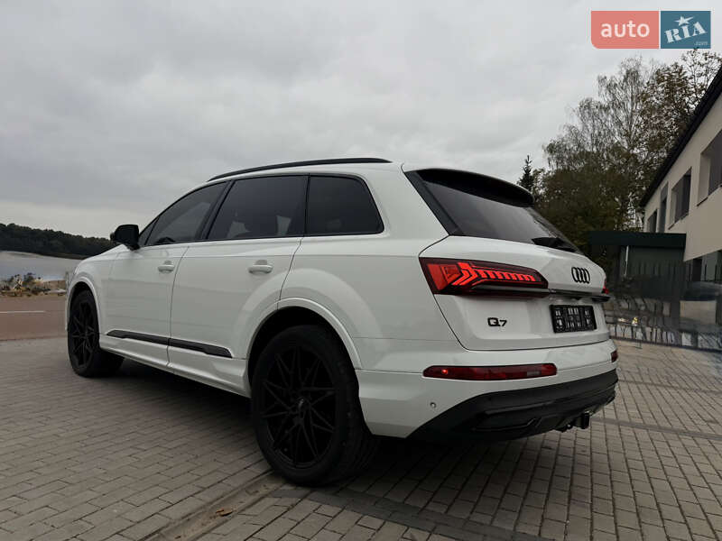 Позашляховик / Кросовер Audi Q7 2020 в Новояворівську