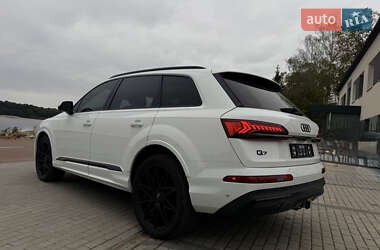 Позашляховик / Кросовер Audi Q7 2020 в 