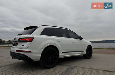 Позашляховик / Кросовер Audi Q7 2020 в 