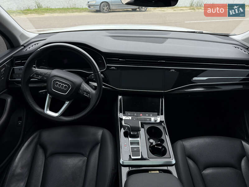 Позашляховик / Кросовер Audi Q7 2020 в Новояворівську