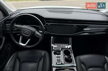 Позашляховик / Кросовер Audi Q7 2020 в 