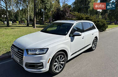Позашляховик / Кросовер Audi Q7 2019 в 