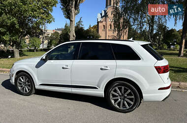 Позашляховик / Кросовер Audi Q7 2019 в 
