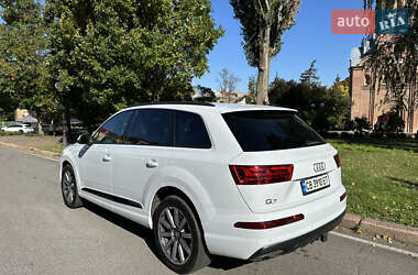 Позашляховик / Кросовер Audi Q7 2019 в 