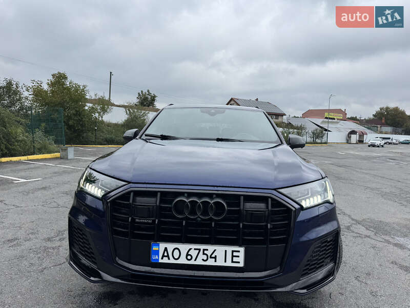 Позашляховик / Кросовер Audi Q7 2019 в Ужгороді